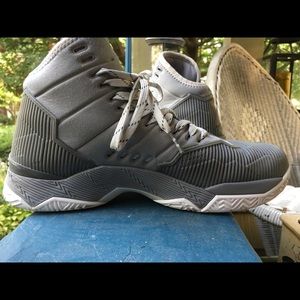 Men’s Under armour curry basketball high tops